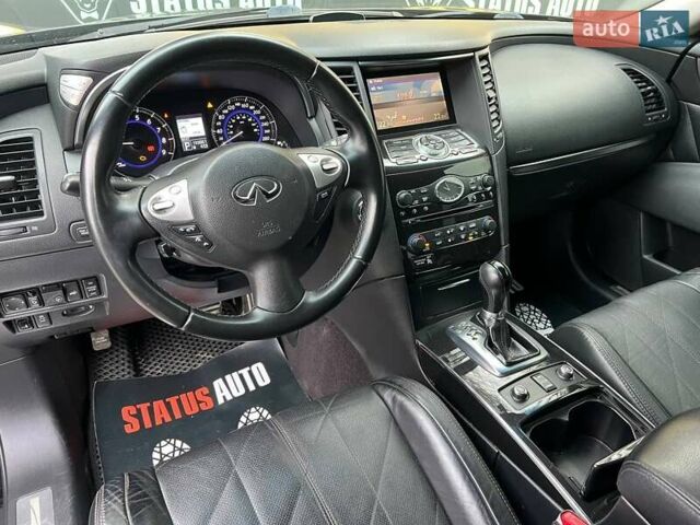 Чорний Інфініті QX70, об'ємом двигуна 3.7 л та пробігом 190 тис. км за 16900 $, фото 14 на Automoto.ua