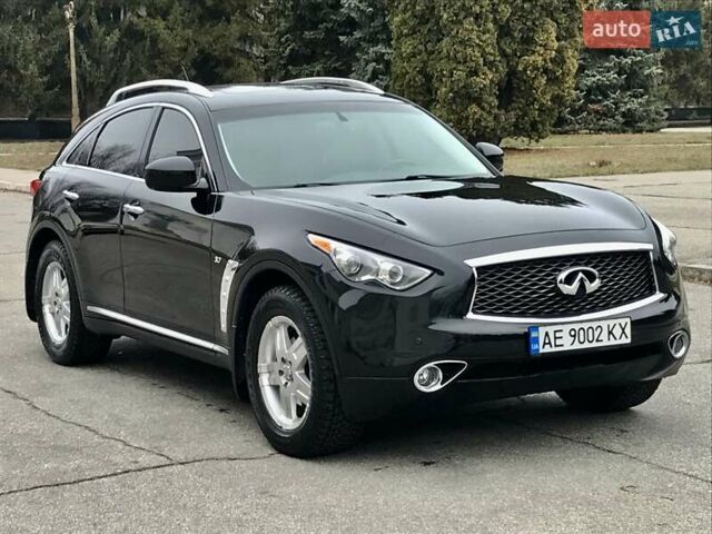 Черный Инфинити QX70, объемом двигателя 3.7 л и пробегом 138 тыс. км за 15900 $, фото 2 на Automoto.ua