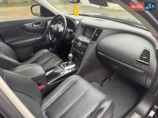 Черный Инфинити QX70, объемом двигателя 3.7 л и пробегом 185 тыс. км за 17700 $, фото 19 на Automoto.ua