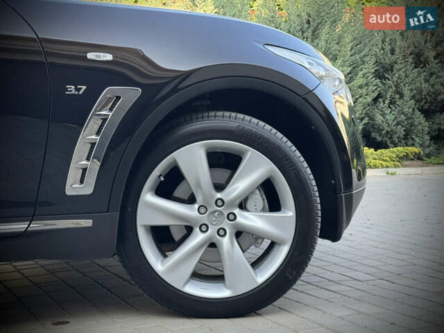 Черный Инфинити QX70, объемом двигателя 3.7 л и пробегом 118 тыс. км за 16700 $, фото 70 на Automoto.ua