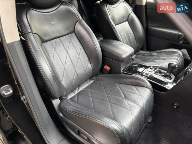 Инфинити QX70 2013 в Киеве на Automoto.ua Черный Инфинити QX70, объемом двигателя 3.7 л и пробегом 136 тыс. км за 18900 $, фото 26 на Automoto.ua