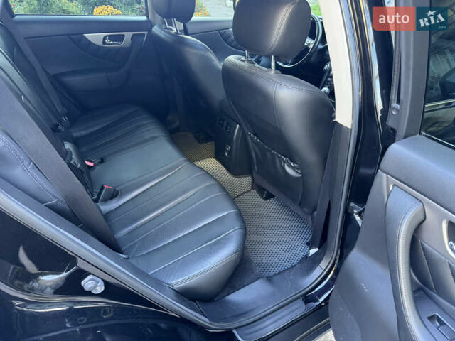 Черный Инфинити QX70, объемом двигателя 3.7 л и пробегом 185 тыс. км за 17999 $, фото 22 на Automoto.ua