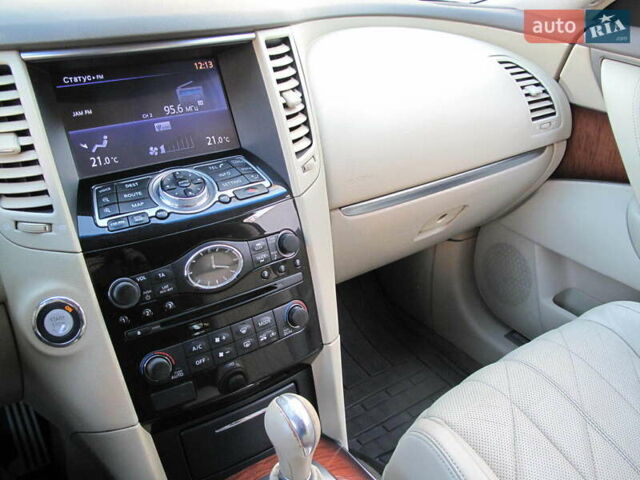 Черный Инфинити QX70, объемом двигателя 3.7 л и пробегом 235 тыс. км за 17300 $, фото 93 на Automoto.ua