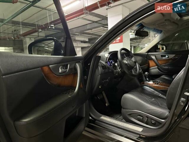 Черный Инфинити QX70, объемом двигателя 3.7 л и пробегом 151 тыс. км за 19700 $, фото 21 на Automoto.ua