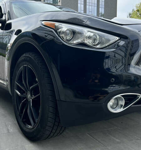 Черный Инфинити QX70, объемом двигателя 3.7 л и пробегом 170 тыс. км за 16500 $, фото 20 на Automoto.ua