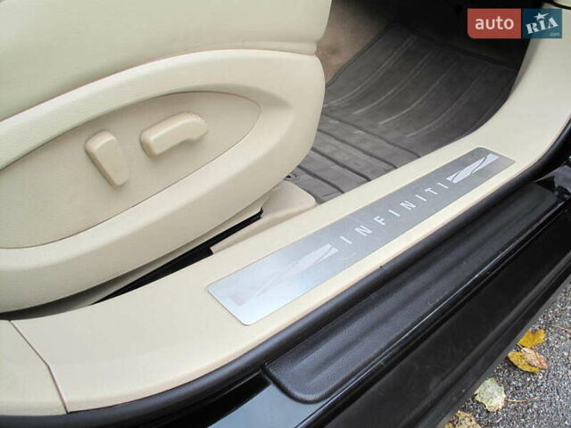 Черный Инфинити QX70, объемом двигателя 3.7 л и пробегом 235 тыс. км за 17300 $, фото 67 на Automoto.ua