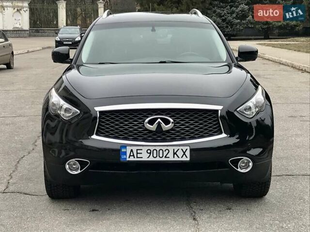 Черный Инфинити QX70, объемом двигателя 3.7 л и пробегом 138 тыс. км за 15900 $, фото 1 на Automoto.ua