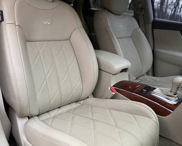 Черный Инфинити QX70, объемом двигателя 2.99 л и пробегом 154 тыс. км за 18700 $, фото 15 на Automoto.ua