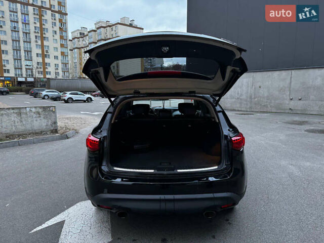 Черный Инфинити QX70, объемом двигателя 3.7 л и пробегом 230 тыс. км за 16500 $, фото 7 на Automoto.ua