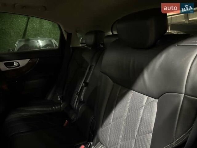 Черный Инфинити QX70, объемом двигателя 3.7 л и пробегом 151 тыс. км за 19700 $, фото 49 на Automoto.ua