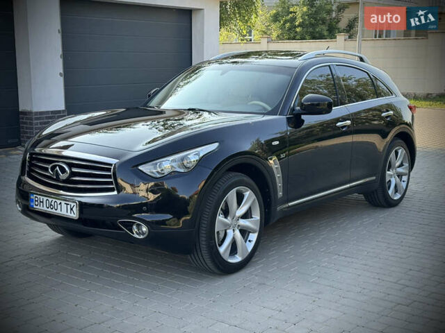Черный Инфинити QX70, объемом двигателя 3.7 л и пробегом 118 тыс. км за 16700 $, фото 9 на Automoto.ua