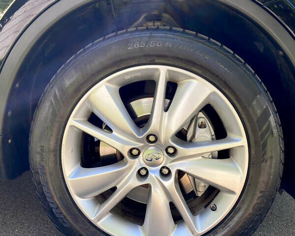 Черный Инфинити QX70, объемом двигателя 2.99 л и пробегом 175 тыс. км за 17900 $, фото 5 на Automoto.ua