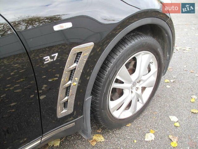 Черный Инфинити QX70, объемом двигателя 3.7 л и пробегом 235 тыс. км за 17300 $, фото 57 на Automoto.ua