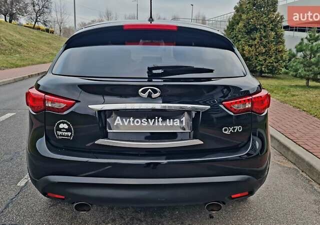 Черный Инфинити QX70, объемом двигателя 3.7 л и пробегом 212 тыс. км за 14950 $, фото 13 на Automoto.ua