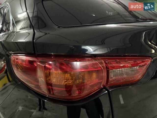 Черный Инфинити QX70, объемом двигателя 3.7 л и пробегом 151 тыс. км за 19700 $, фото 20 на Automoto.ua