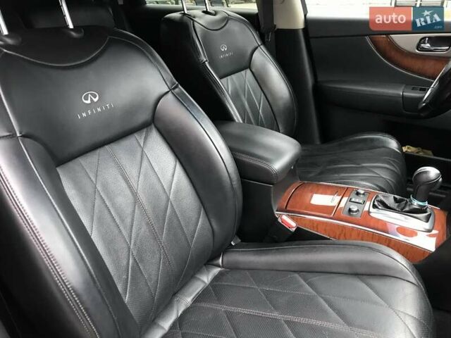 Черный Инфинити QX70, объемом двигателя 3.7 л и пробегом 138 тыс. км за 15900 $, фото 53 на Automoto.ua