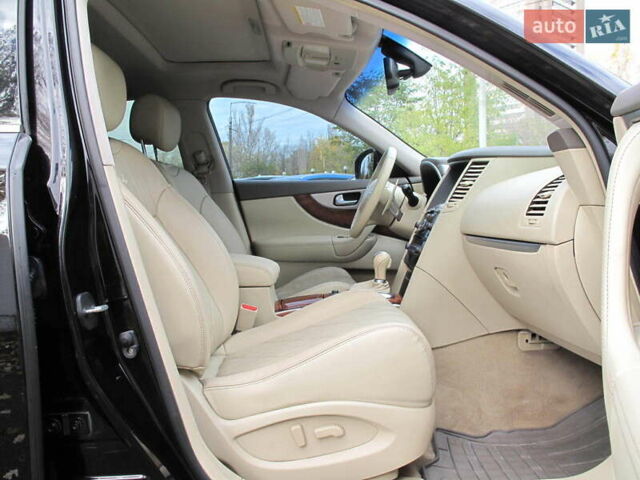 Черный Инфинити QX70, объемом двигателя 3.7 л и пробегом 235 тыс. км за 17300 $, фото 64 на Automoto.ua