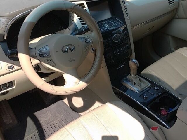 Черный Инфинити QX70, объемом двигателя 3.7 л и пробегом 172 тыс. км за 14279 $, фото 2 на Automoto.ua