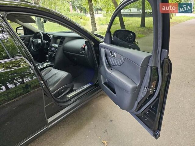 Чорний Інфініті QX70, об'ємом двигуна 3.7 л та пробігом 145 тис. км за 24500 $, фото 16 на Automoto.ua