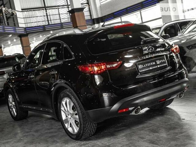 Чорний Інфініті QX70, об'ємом двигуна 3.7 л та пробігом 82 тис. км за 26900 $, фото 9 на Automoto.ua