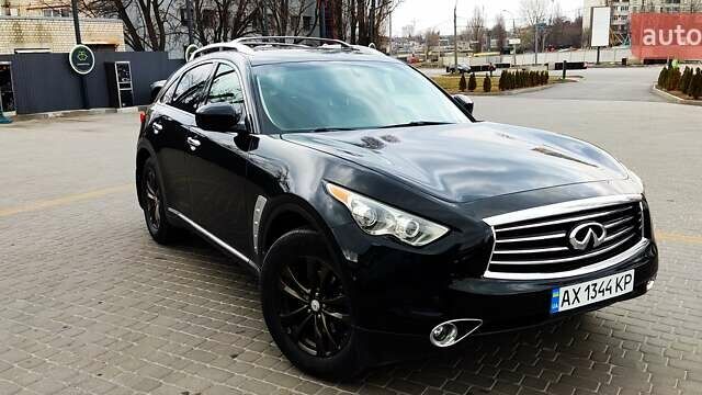 Черный Инфинити QX70, объемом двигателя 3.7 л и пробегом 192 тыс. км за 15500 $, фото 2 на Automoto.ua