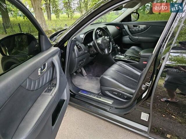 Чорний Інфініті QX70, об'ємом двигуна 3.7 л та пробігом 145 тис. км за 24500 $, фото 17 на Automoto.ua