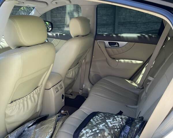 Черный Инфинити QX70, объемом двигателя 3.7 л и пробегом 86 тыс. км за 17000 $, фото 3 на Automoto.ua