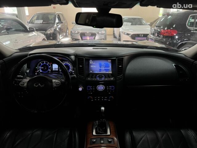 Черный Инфинити QX70, объемом двигателя 0 л и пробегом 219 тыс. км за 15500 $, фото 5 на Automoto.ua