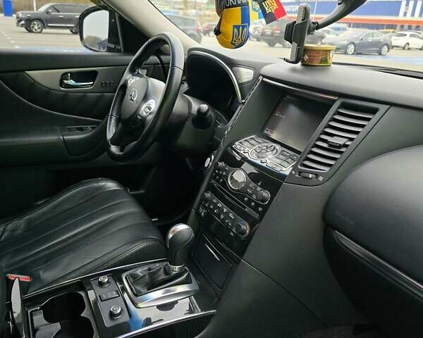 Чорний Інфініті QX70, об'ємом двигуна 3.7 л та пробігом 186 тис. км за 17800 $, фото 47 на Automoto.ua