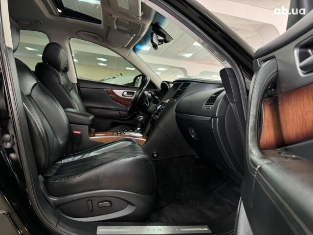 Черный Инфинити QX70, объемом двигателя 0 л и пробегом 219 тыс. км за 15500 $, фото 8 на Automoto.ua