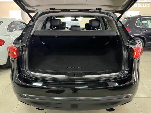 Черный Инфинити QX70, объемом двигателя 0 л и пробегом 219 тыс. км за 15500 $, фото 2 на Automoto.ua