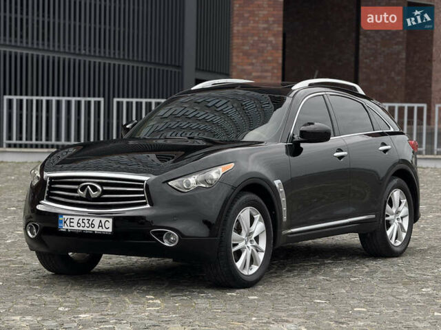 Черный Инфинити QX70, объемом двигателя 3.7 л и пробегом 131 тыс. км за 13599 $, фото 3 на Automoto.ua