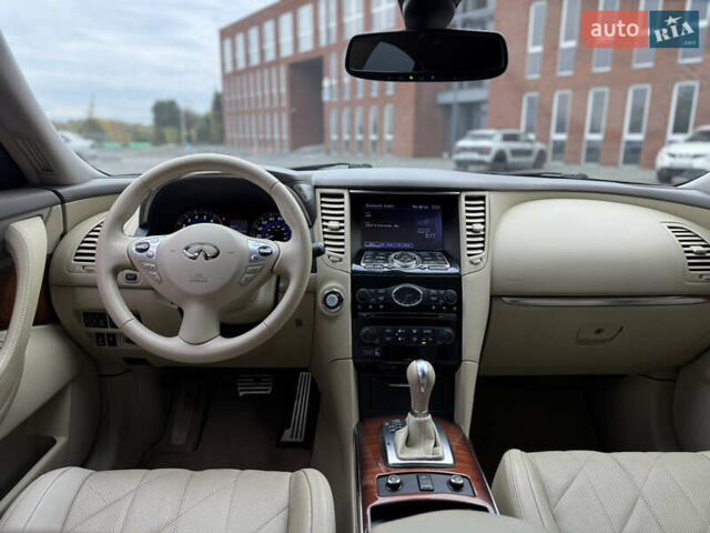 Черный Инфинити QX70, объемом двигателя 3.7 л и пробегом 131 тыс. км за 13599 $, фото 11 на Automoto.ua