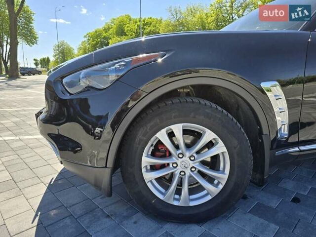 Чорний Інфініті QX70, об'ємом двигуна 3.7 л та пробігом 186 тис. км за 17800 $, фото 20 на Automoto.ua
