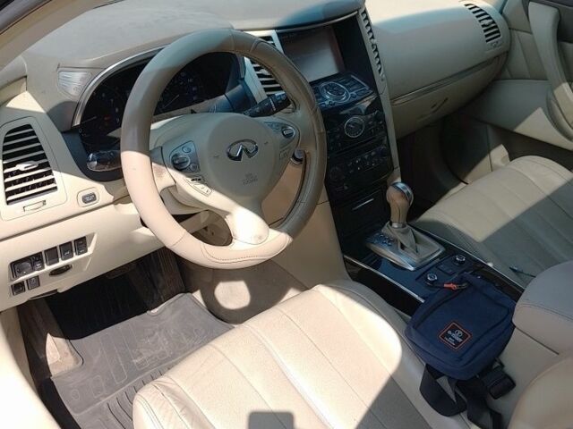 Черный Инфинити QX70, объемом двигателя 3.7 л и пробегом 172 тыс. км за 14279 $, фото 4 на Automoto.ua