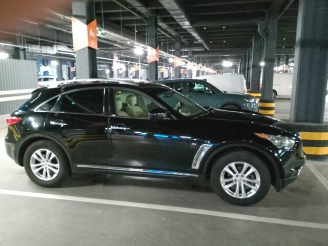 Черный Инфинити QX70, объемом двигателя 3.7 л и пробегом 172 тыс. км за 14279 $, фото 1 на Automoto.ua