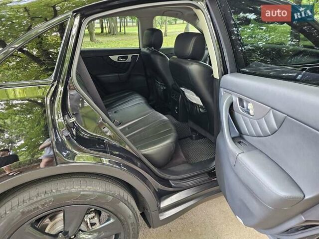 Чорний Інфініті QX70, об'ємом двигуна 3.7 л та пробігом 145 тис. км за 24500 $, фото 20 на Automoto.ua