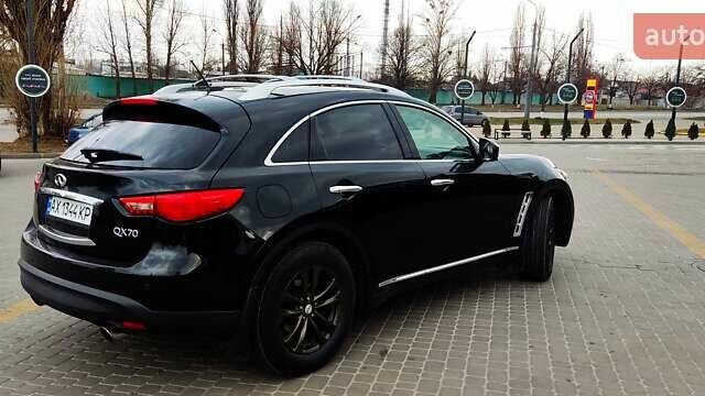 Черный Инфинити QX70, объемом двигателя 3.7 л и пробегом 192 тыс. км за 15500 $, фото 4 на Automoto.ua
