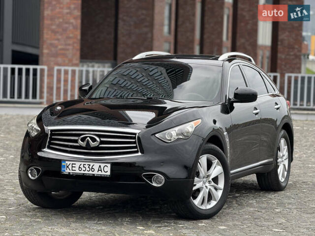 Черный Инфинити QX70, объемом двигателя 3.7 л и пробегом 131 тыс. км за 14299 $, фото 1 на Automoto.ua