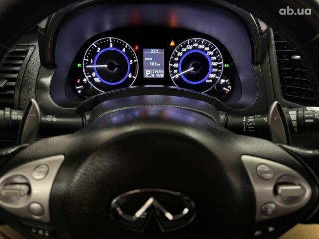 Черный Инфинити QX70, объемом двигателя 0 л и пробегом 219 тыс. км за 15500 $, фото 13 на Automoto.ua