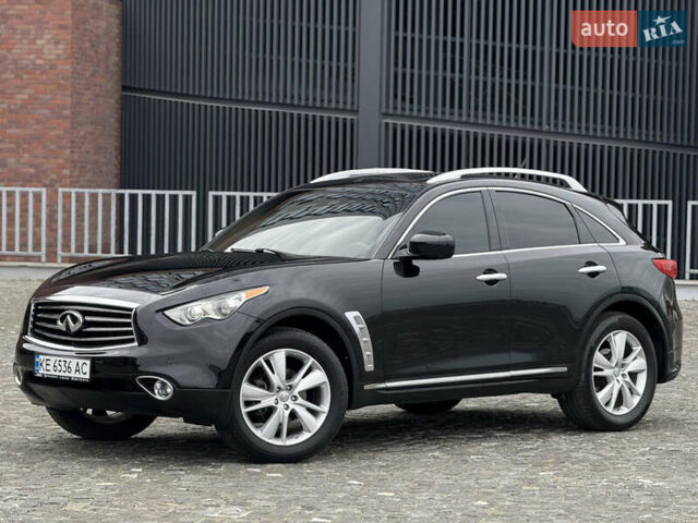 Черный Инфинити QX70, объемом двигателя 3.7 л и пробегом 131 тыс. км за 13599 $, фото 2 на Automoto.ua