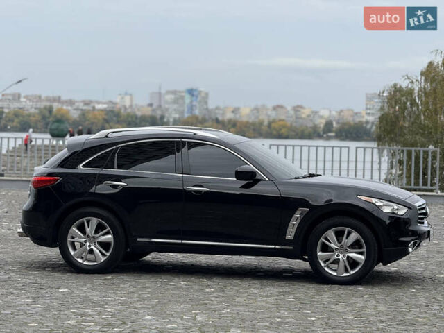 Черный Инфинити QX70, объемом двигателя 3.7 л и пробегом 131 тыс. км за 13599 $, фото 6 на Automoto.ua