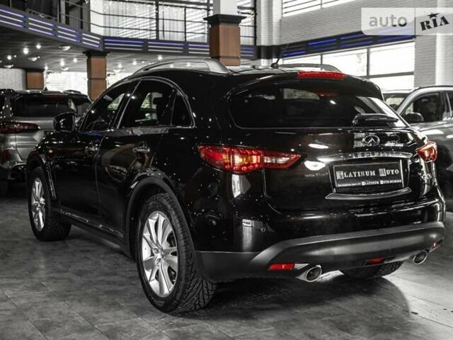 Черный Инфинити QX70, объемом двигателя 3.7 л и пробегом 82 тыс. км за 26900 $, фото 17 на Automoto.ua