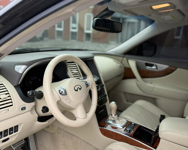 Черный Инфинити QX70, объемом двигателя 3.7 л и пробегом 131 тыс. км за 14299 $, фото 15 на Automoto.ua
