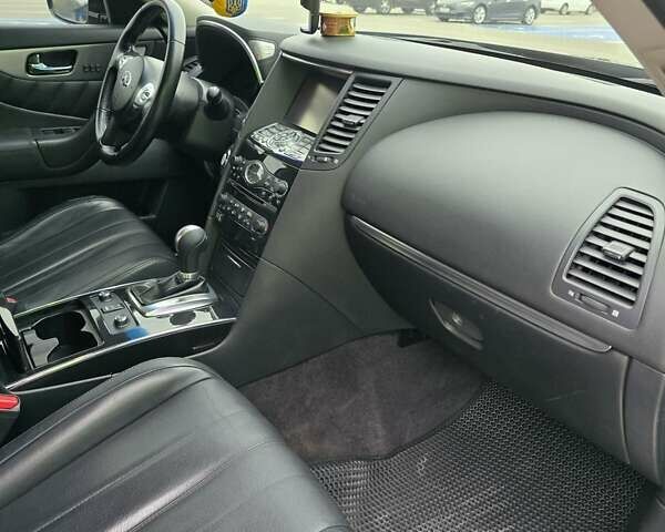 Чорний Інфініті QX70, об'ємом двигуна 3.7 л та пробігом 186 тис. км за 17800 $, фото 45 на Automoto.ua