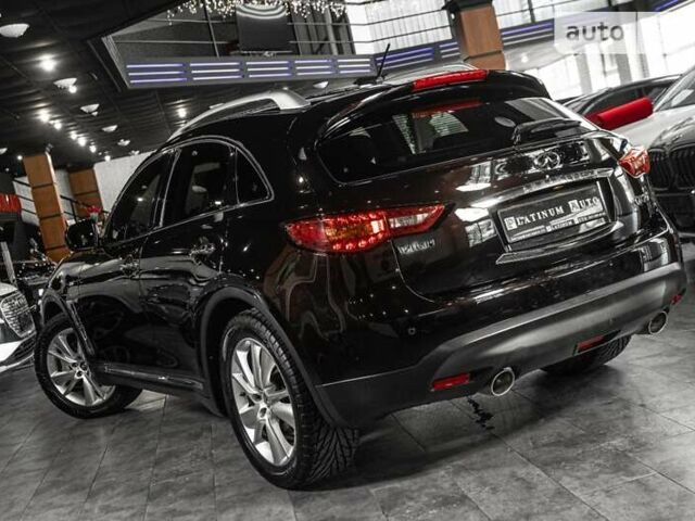 Чорний Інфініті QX70, об'ємом двигуна 3.7 л та пробігом 82 тис. км за 26900 $, фото 64 на Automoto.ua