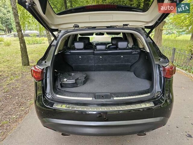 Чорний Інфініті QX70, об'ємом двигуна 3.7 л та пробігом 145 тис. км за 24500 $, фото 19 на Automoto.ua