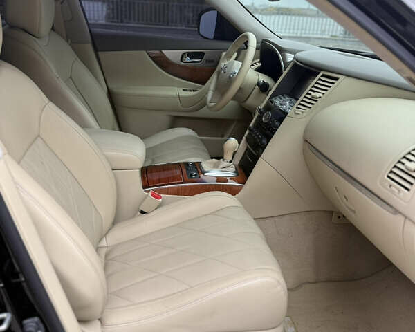 Черный Инфинити QX70, объемом двигателя 3.7 л и пробегом 131 тыс. км за 13599 $, фото 18 на Automoto.ua