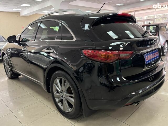 Черный Инфинити QX70, объемом двигателя 0 л и пробегом 219 тыс. км за 15500 $, фото 3 на Automoto.ua
