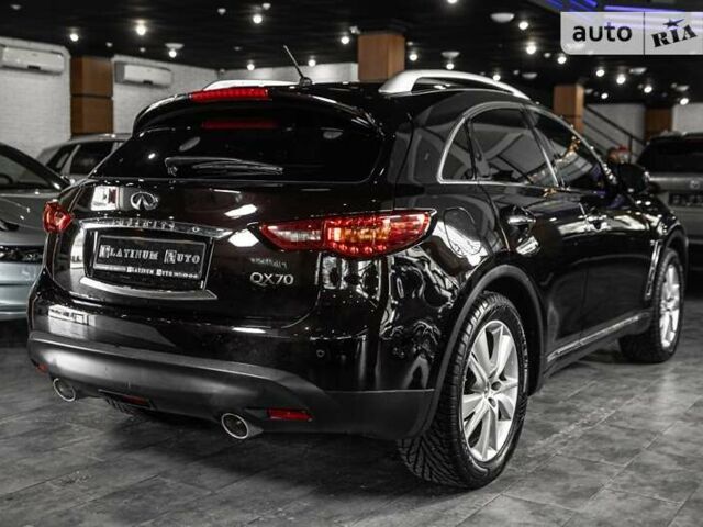 Чорний Інфініті QX70, об'ємом двигуна 3.7 л та пробігом 82 тис. км за 26900 $, фото 6 на Automoto.ua